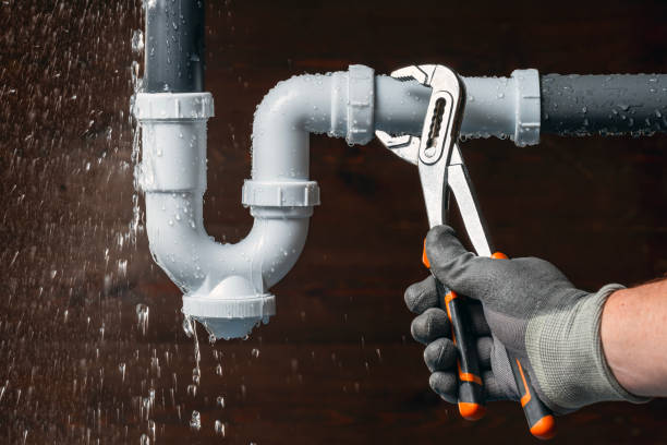 Professional Gas Line Repair technician working in Glencoe, FL